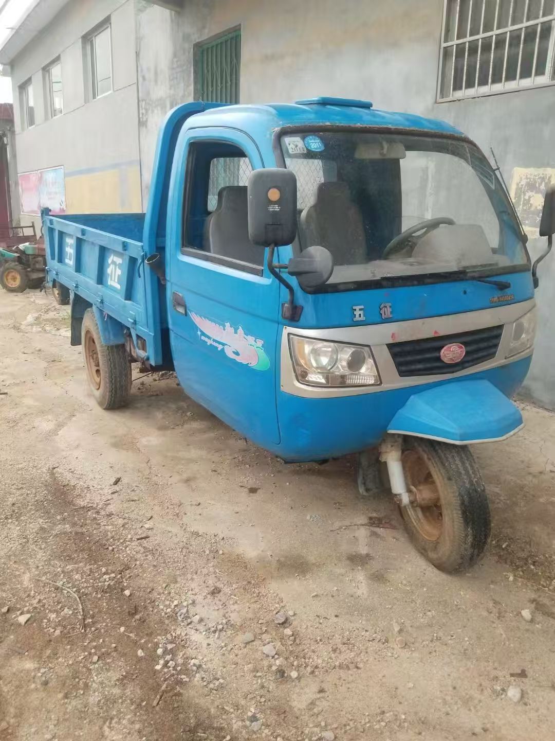 奥翔1500三轮车（高低速10挡，2.7米车斗，22发动机，自卸），八成新，原价