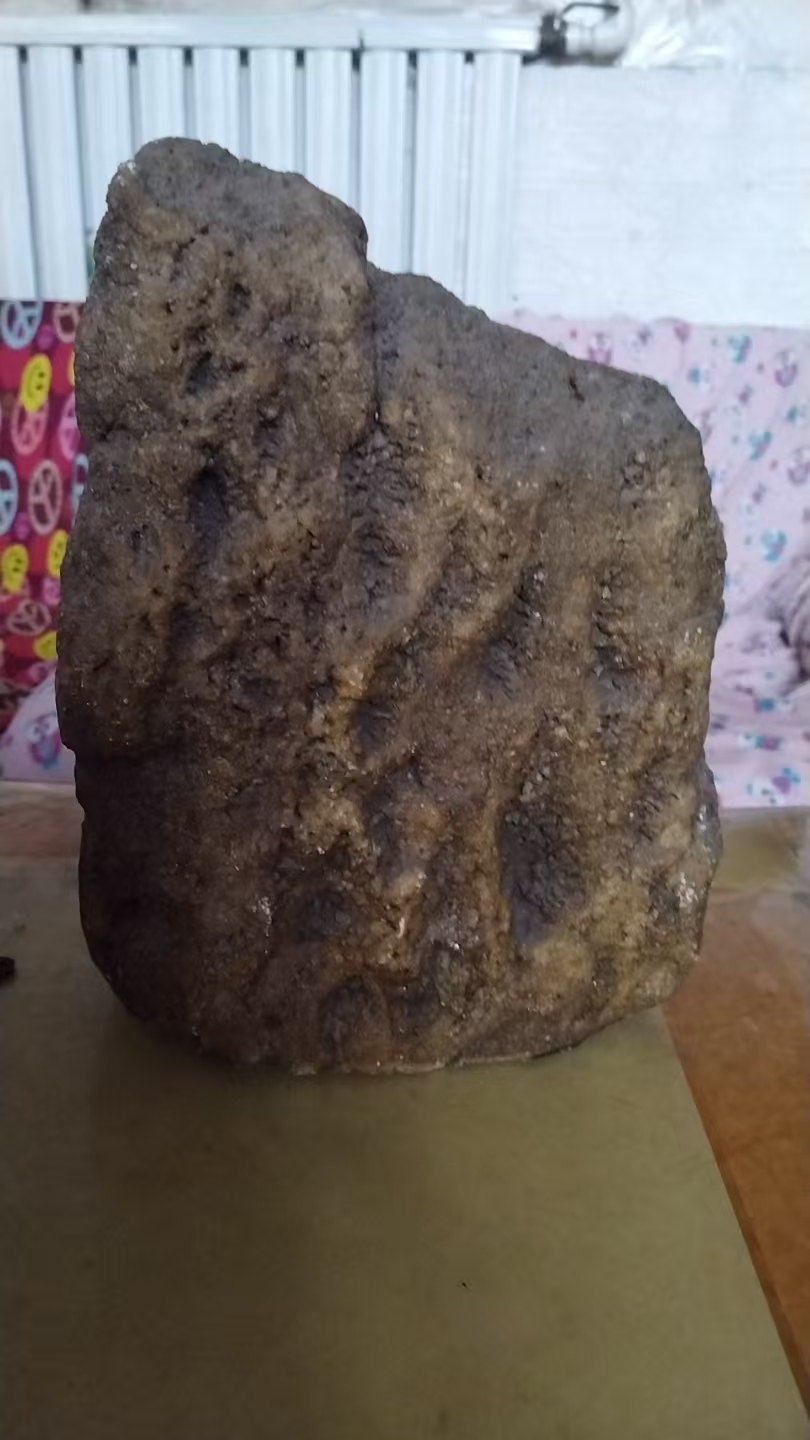 方解玉石一块（高27厘米，宽20厘米），闲置，看货相中，价格面议，支付微信（15