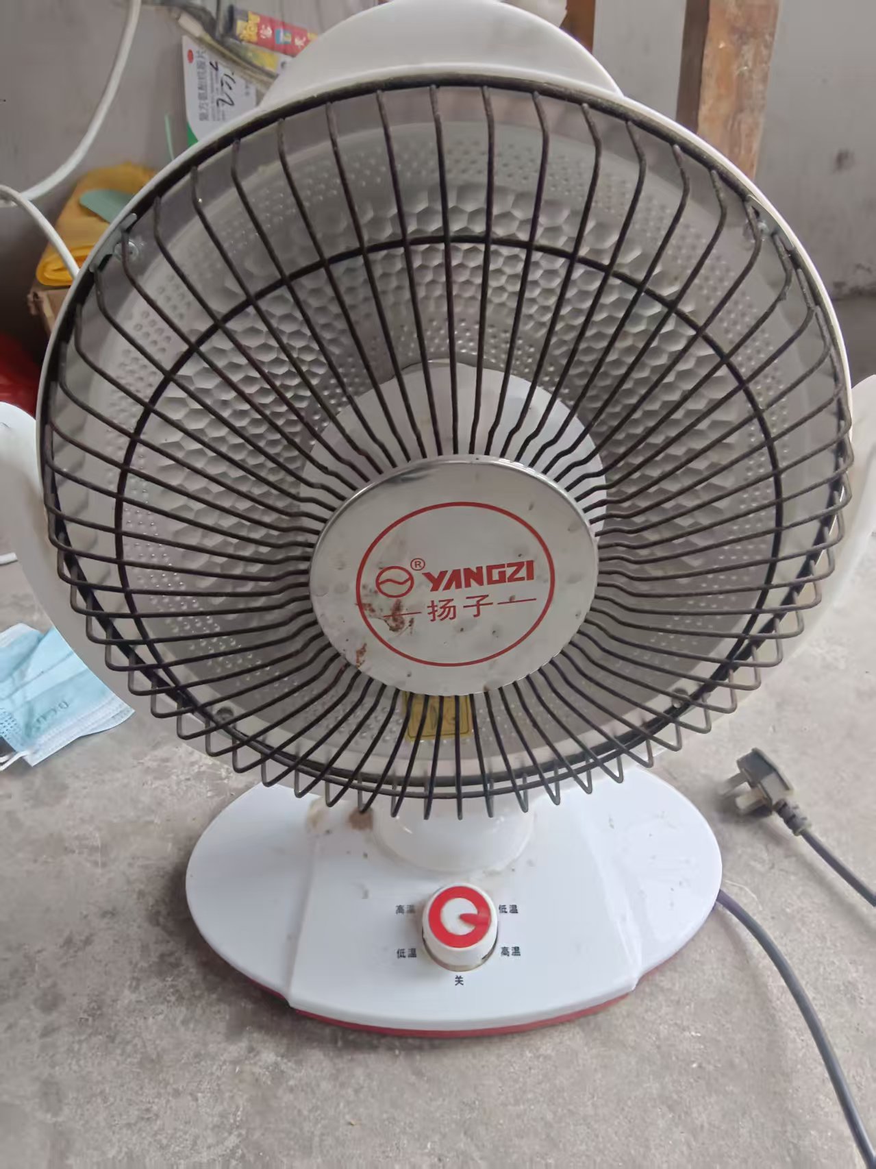 低价出售电暖风机，九成新，买的时候50元，现在20元。有需要的联系地址，石莱镇，