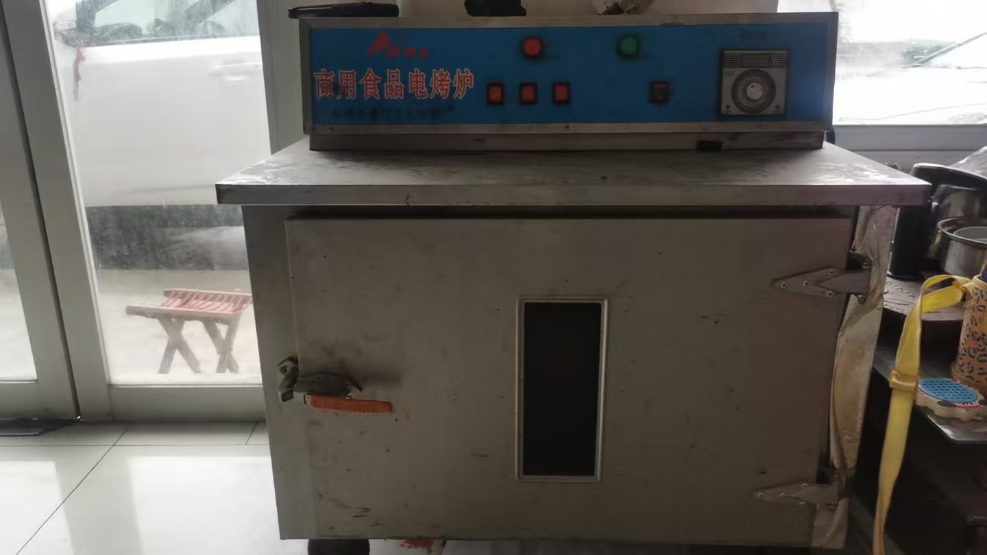 烤箱二层,原价4500元,闲置,现寄卖价2000元,带烤盘,包正常使用,地址:新