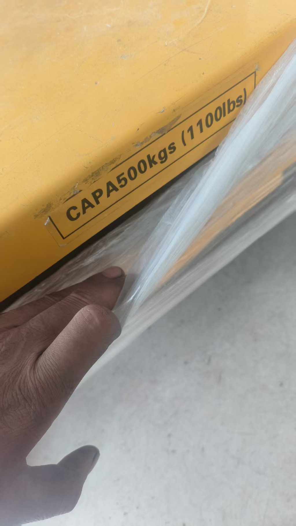 刚刚到货一台升降机